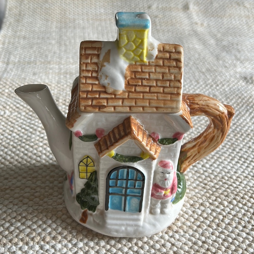 Vintage Small Teapot Christmas Cottage Santa Snow